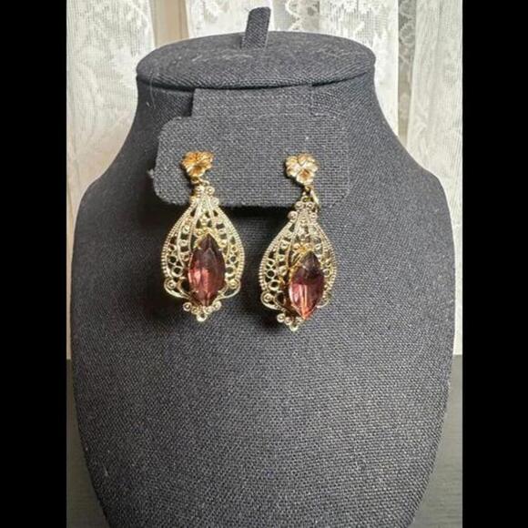 Jewelry - Elegant Vintage Clip-On Earrings – Filigree Design with Purple Gemstone